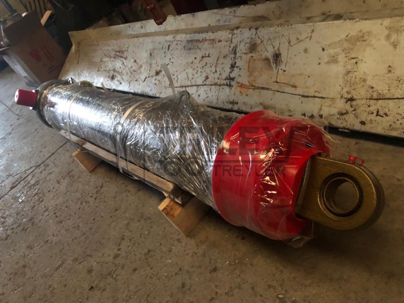 tipper / dumper hydraulic cylinder with bracket