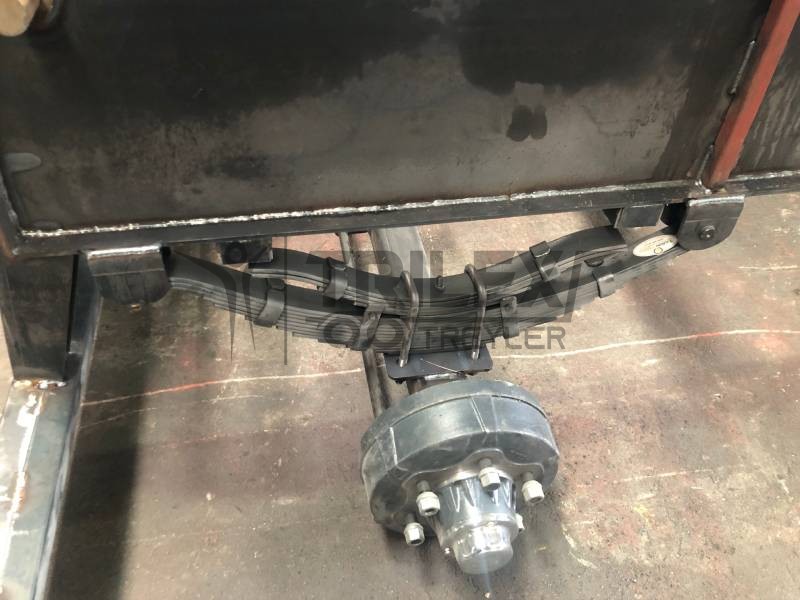 agricultural turn-table trailer
