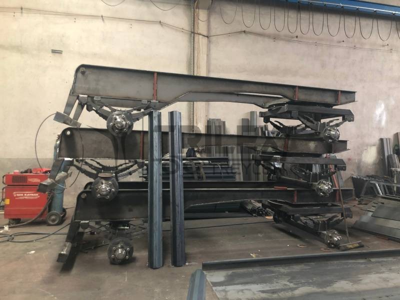 agricultural turn-table trailer
